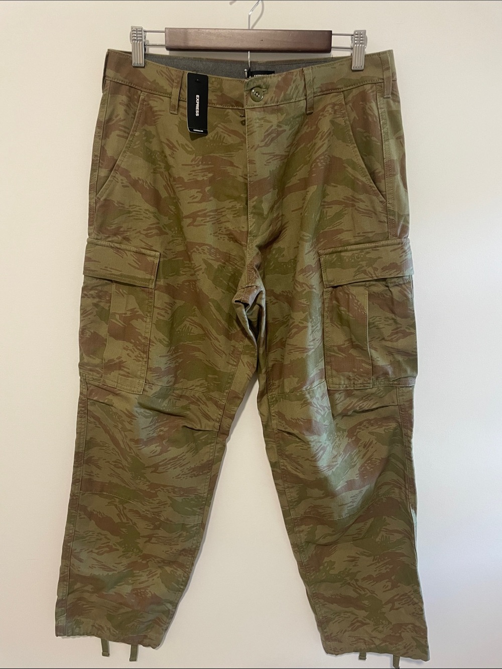 Express Men's Olive Camo Cargo Pants